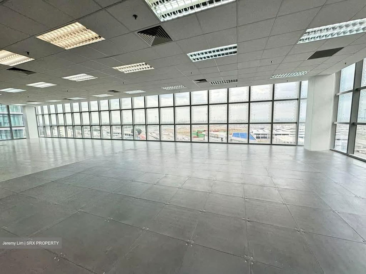 Lippo Centre (D2), Office #558258841